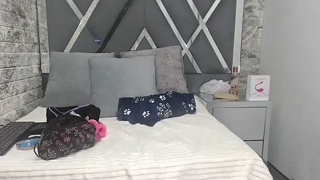 Snapshot of YanetRose chatting on November 2025 03:49:02 AM YanetRose online show from November 2025 03:49:02 AM