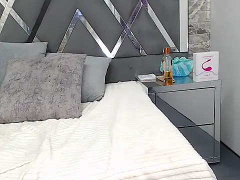 Snapshot of YanetRose chatting on November 2025 03:37:02 AM YanetRose online show from November 2025 03:37:02 AM