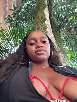 Snapshot of darle_volant chatting on April 2026 01:32:02 PM darle volant online show from April 2026 01:32:02 PM