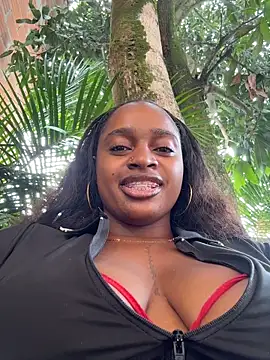 Snapshot of darle_volant chatting on April 2026 06:10:01 PM darle volant online show from April 2026 06:10:01 PM