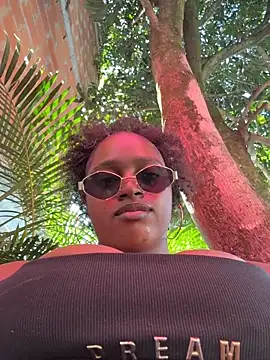 Snapshot of darle_volant chatting on June 2026 10:12:01 PM darle volant online show from June 2026 10:12:01 PM