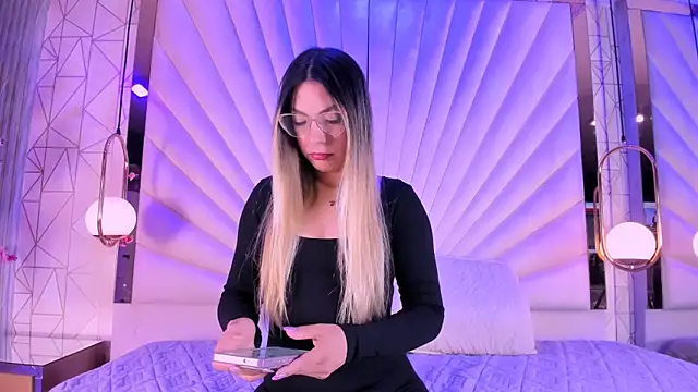 Snapshot of VesperVelvet chatting on June 2026 04:48:02 AM VesperVelvet online show from June 2026 04:48:02 AM