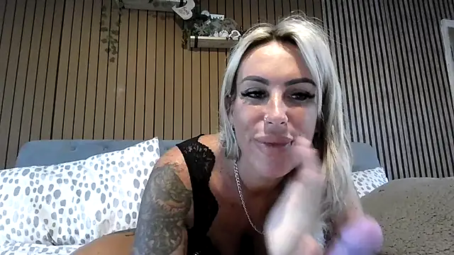 poppyinga1 online show from June 2026 05:10:02 AM