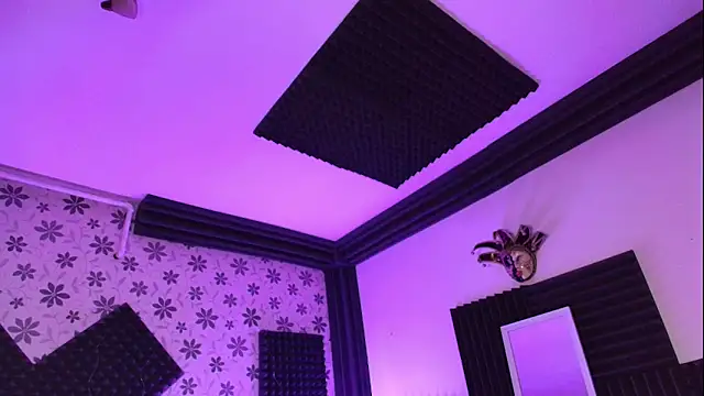 Snapshot of Mihadttraf chatting on April 2026 06:10:01 PM Mihadttraf online show from April 2026 06:10:01 PM