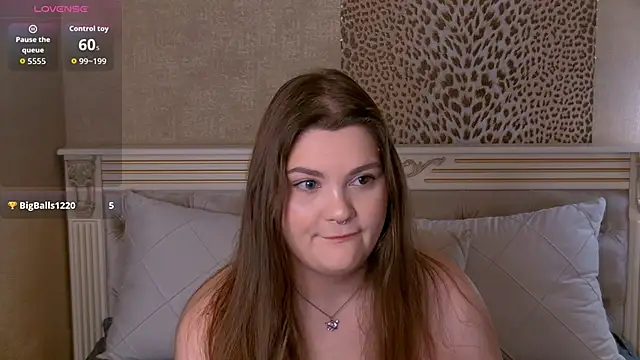Snapshot of EmilyHyde chatting on September 2025 08:36:01 PM EmilyHyde online show from September 2025 08:36:01 PM