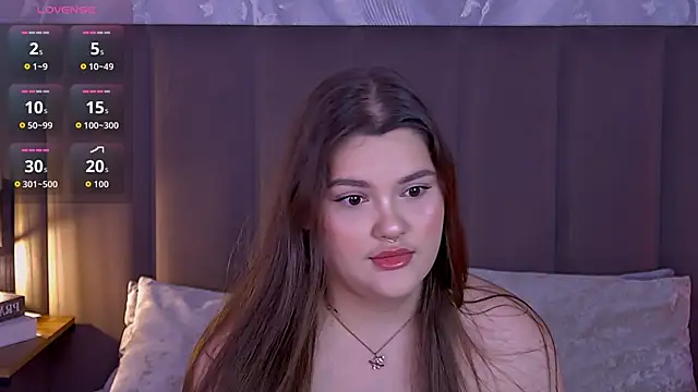 Snapshot of EmilyHyde chatting on October 2025 08:52:02 PM EmilyHyde online show from October 2025 08:52:02 PM