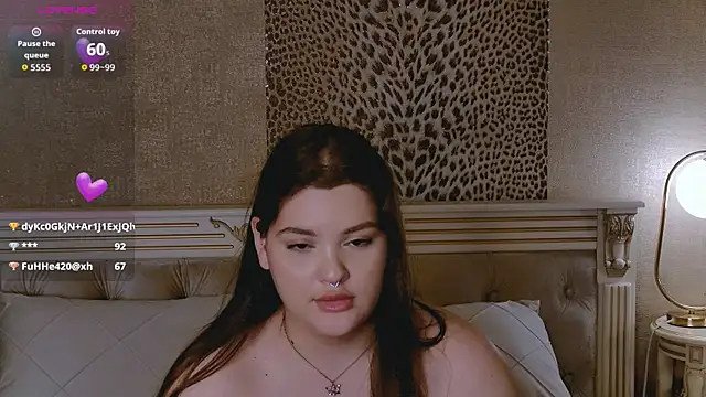 Snapshot of EmilyHyde chatting on October 2025 03:07:02 AM EmilyHyde online show from October 2025 03:07:02 AM