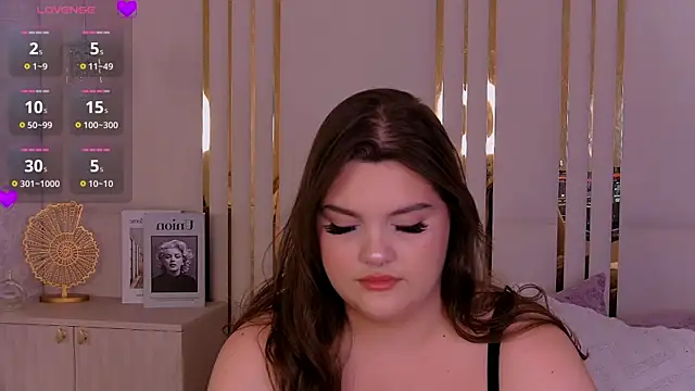 Snapshot of EmilyHyde chatting on July 2026 08:35:01 PM EmilyHyde online show from July 2026 08:35:01 PM