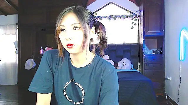 Snapshot of Shisuku_Sophi chatting on October 2025 10:09:01 PM Shisuku Sophi online show from October 2025 10:09:01 PM