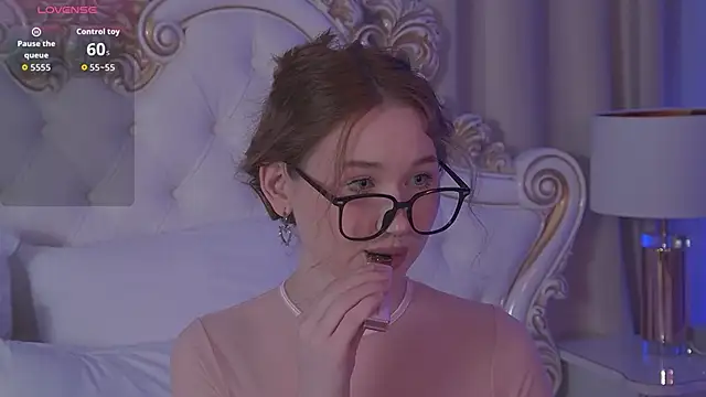 Snapshot of NancySmitts chatting on September 2025 04:00:02 PM NancySmitts online show from September 2025 04:00:02 PM