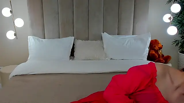 KiraHolli online show from November 2025 03:06:01 AM