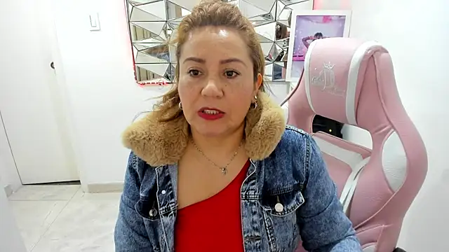 Snapshot of camixxx_m chatting on June 2026 11:48:02 AM camixxx m online show from June 2026 11:48:02 AM