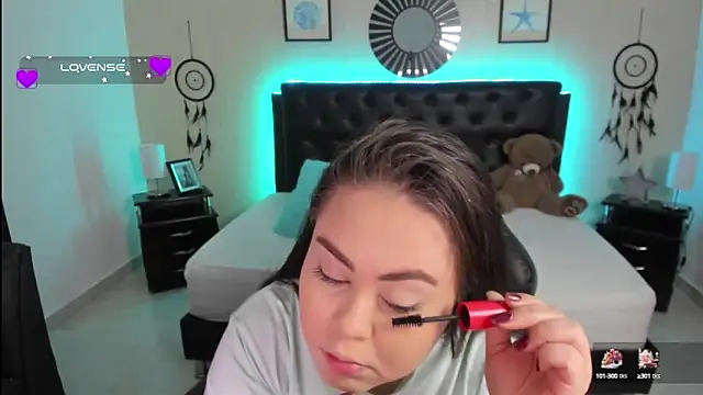 LolaVillalobos online show from September 2025 11:44:01 AM