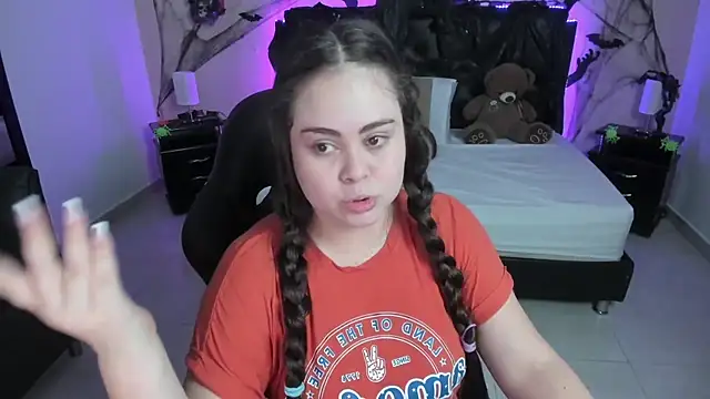 LolaVillalobos online show from October 2025 12:06:01 PM