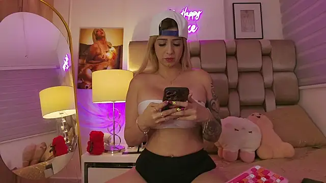 Snapshot of XXMILE chatting on September 2025 12:15:02 PM XXMILE online show from September 2025 12:15:02 PM