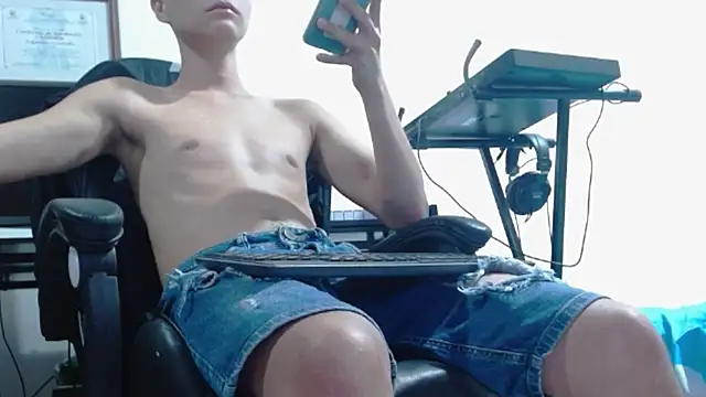 Snapshot of Twinkcock22 chatting on March 2026 02:16:01 AM Twinkcock22 online show from March 2026 02:16:01 AM