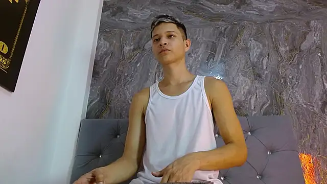 Snapshot of Twinkcock22 chatting on March 2026 10:05:01 PM Twinkcock22 online show from March 2026 10:05:01 PM