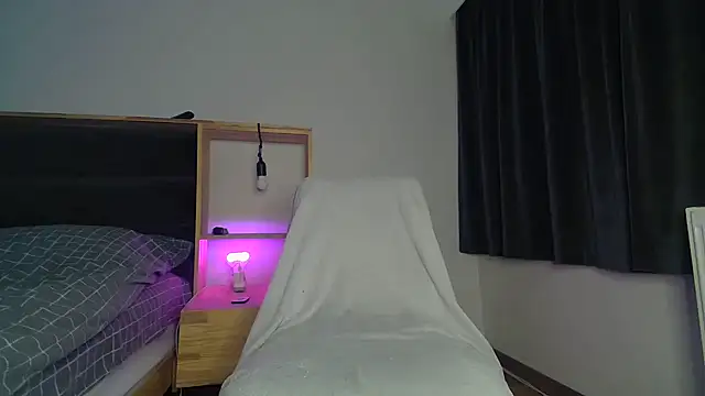 Melisss0404 online show from September 2025 08:32:02 PM