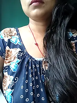 Snapshot of Desi_couple305 chatting on September 2025 02:35:01 AM Desi couple305 online show from September 2025 02:35:01 AM