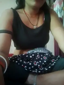 Snapshot of Desi_couple305 chatting on November 2025 04:13:02 AM Desi couple305 online show from November 2025 04:13:02 AM