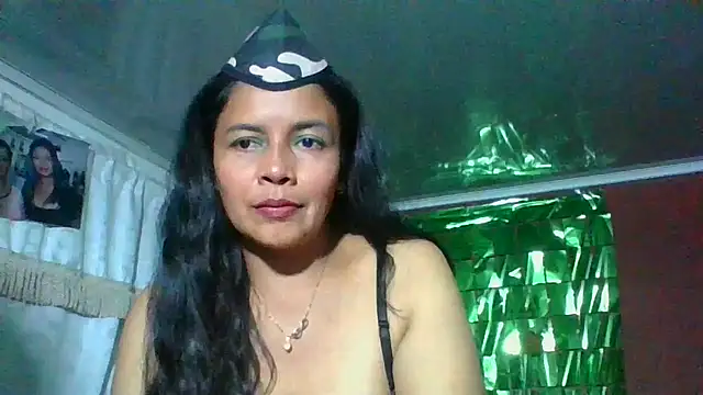 Snapshot of DianaOchoa_ chatting on October 2025 03:07:01 AM DianaOchoa online show from October 2025 03:07:01 AM