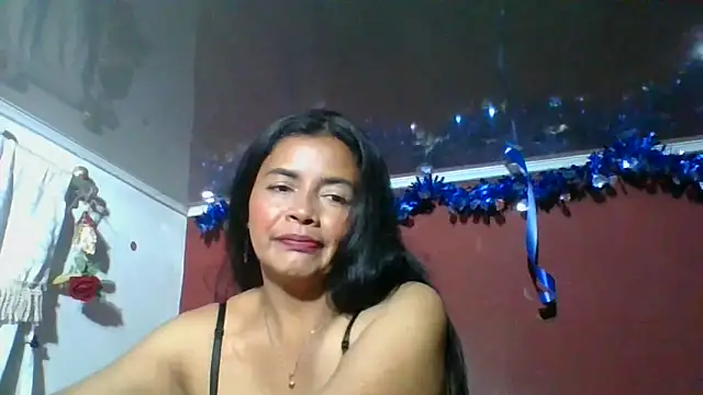 Snapshot of DianaOchoa_ chatting on November 2025 02:43:02 AM DianaOchoa online show from November 2025 02:43:02 AM