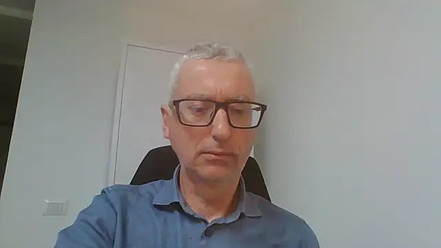 Snapshot of Sensor2000 chatting on April 2026 10:18:02 AM Sensor2000 online show from April 2026 10:18:02 AM