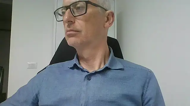 Snapshot of Sensor2000 chatting on April 2026 03:13:01 PM Sensor2000 online show from April 2026 03:13:01 PM