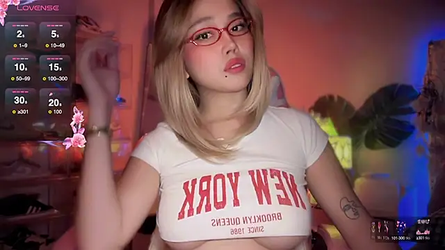 SarasayTS online show from September 2025 04:54:02 PM