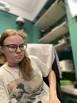 Snapshot of _CherryBloom_ chatting on September 2025 09:09:01 AM  CherryBloom  online show from September 2025 09:09:01 AM