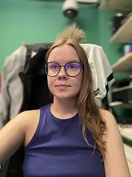 Snapshot of _CherryBloom_ chatting on September 2025 12:28:02 PM  CherryBloom  online show from September 2025 12:28:02 PM