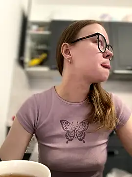 Snapshot of _CherryBloom_ chatting on October 2025 11:21:02 AM  CherryBloom  online show from October 2025 11:21:02 AM