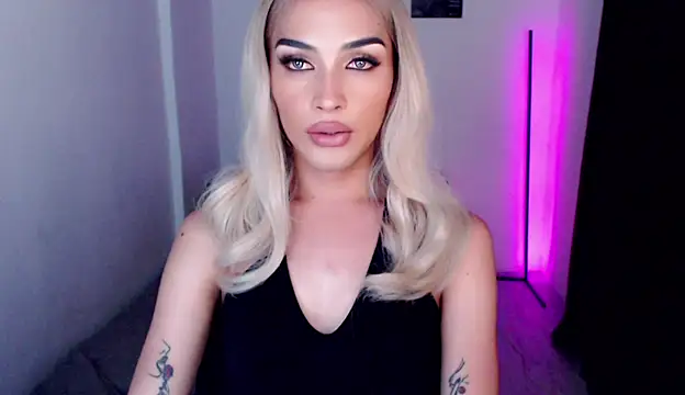 Snapshot of Alicegreenexx chatting on April 2026 06:52:02 PM Alicegreenexx online show from April 2026 06:52:02 PM