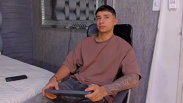 jaze bradley online show from November 2025 11:31:02 AM