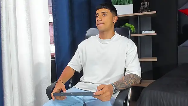 jaze bradley online show from December 2025 11:27:02 AM