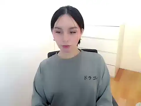 holly tabby online show from September 2025 08:08:01 PM