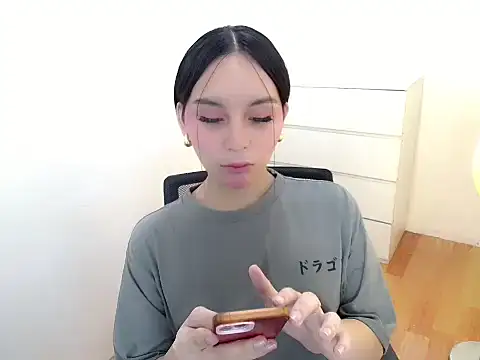 holly tabby online show from September 2025 08:31:01 PM