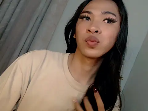 Annaloula online show from December 2025 01:49:02 PM