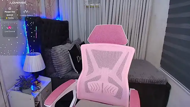 Snapshot of naughtyjayde chatting on November 2025 06:42:02 PM naughtyjayde online show from November 2025 06:42:02 PM