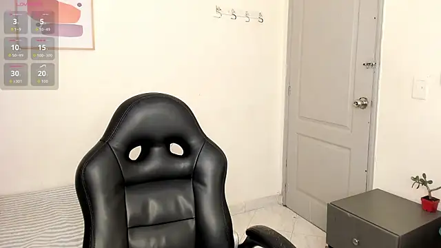 Alexia milf  online show from October 2025 11:19:01 AM