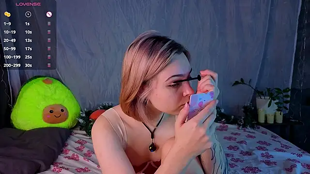 PolIyBowman online show from December 2025 03:30:01 PM