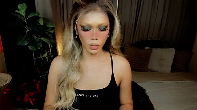 Snapshot of Candicebloom chatting on April 2026 11:02:01 PM Candicebloom online show from April 2026 11:02:01 PM