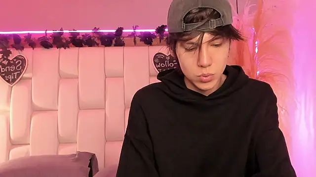 Daphne And Roger online show from March 2026 11:06:01 AM