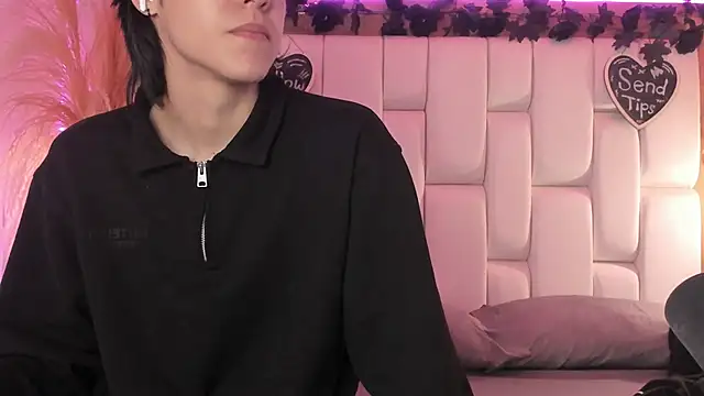 Daphne And Roger online show from March 2026 11:13:01 AM