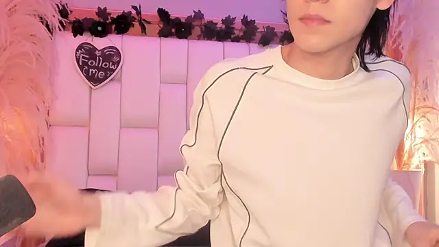 Daphne And Roger online show from April 2026 11:03:02 AM