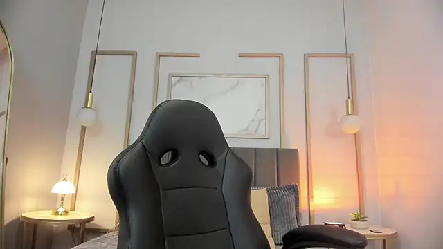 ivy collins  online show from April 2026 09:06:02 PM