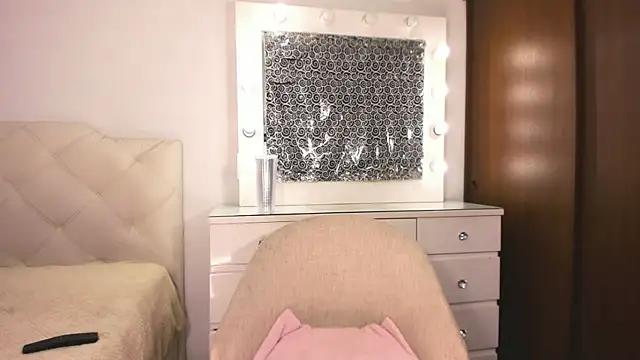 lina quinn online show from November 2025 02:54:01 AM