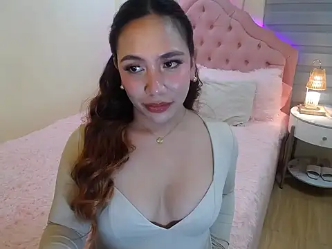 ur seductivelaura online show from December 2025 09:56:02 PM