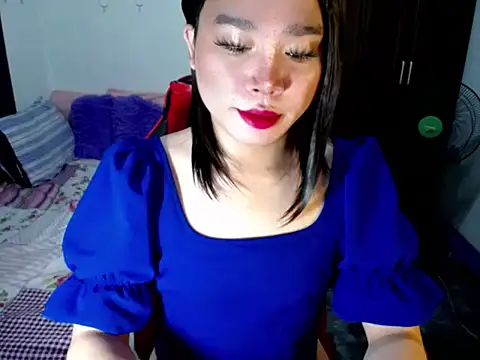 Urassiansweetcummer online show from September 2025 01:52:01 AM