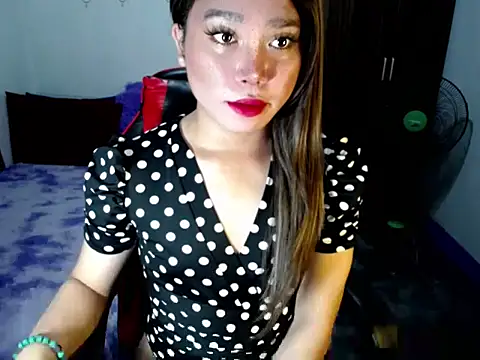 Urassiansweetcummer online show from November 2025 01:08:01 AM